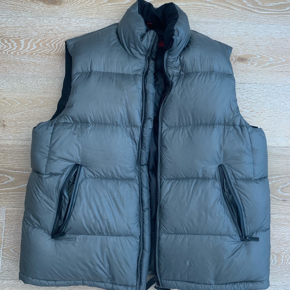 Men’s Burberry down grey silver vest XXL